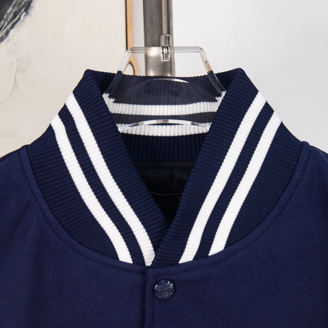 P320 zp version [Exclusive supply] Ralph Lauren/Ralph Lauren 2024 new hollow pony embroidery American retro wool surface splicing leather surface Zheng Xiujing's same short baseball uniform - Purchase the original open mold piqué twill 60 wool fabric ✅ Distinguish the market polyester woolen substandard model ❌ - Shoulder splicing soft lambskin ✅ Non-market artificial PU leather substandard model ❌ - Customized laser concave and convex RL original snap button✅ Unconventional flat four-button buckle in the market❌ - Four-strand thickened custom thread ✅ Not ordinary thin in the market ❌ - A baseball flight jacket that has been out of stock for a long time at the counter. Compared with SLP LV's baseball uniform, this Ralph Lauren baseball uniform has a more collegial feel. The upper body is versatile and not picky. The whole version is short, which makes the overall head-to-body ratio better. The shoulder seams are flat and open to avoid bloated bulges. The horse mark is hollowed out on the front chest. POLO font thick thread embroidery on the back, great texture Color: Blue Size: S M L XL Number: WW10756